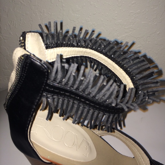 Groove Ali Chunky Block 4" Heeled Sandal Black - Picture 7 of 12